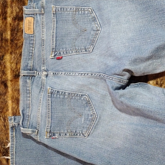 Curvy - Picture 3 of 10